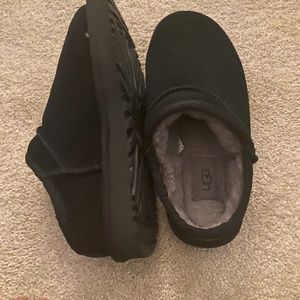 UGG classic slipper black